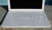 A estrutura do teclado é a mesma que o de modelos MacBook pro e o teclado do desktop.