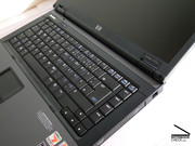 O HP Compaq 6715 tem um aspecto empresarial.