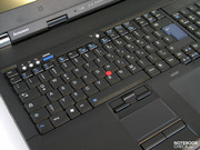 Portanto, você encontra uma unidade de teclado Thinkpad comum no dispositivo, a qual não conseguiu convencer totalmente.