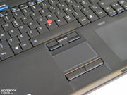 As qualidades de primeira classe habituais foram oferecidas pela combinação do touchpad e trackpoint.