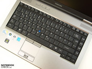 Os confortáveis dispositivos de entrada, teclado, ...