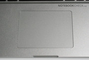 O excelente trackpad de vidro ofereçe variadas acções de toque múltiplo, que funcionam perfeitamente.