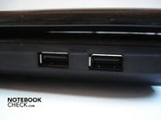 As duas portas USB 2.0 no lado esquerdo estão posicionadas relativamente muito para frente