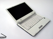 O Znote 6324W é branco imitando a aparência dos elegantes MacBooks.