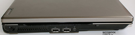 Lado Esquerdo: Conector energia, saídas de ar, 2x USB, FireWire, ExpressCard