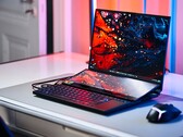Um laptop com tela dupla. (Fonte: Notebookcheck via YouTube)