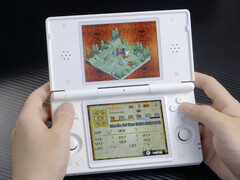 O RG DS da Anbernic jogando Mercenaries Saga 2, um jogo para Nintendo 3DS. (Fonte da imagem: Anbernic - editado)