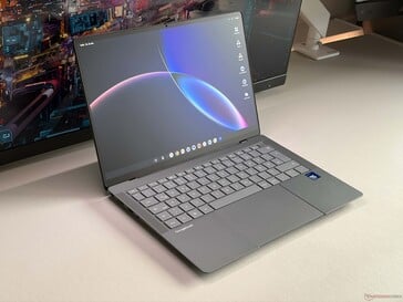 Asus Googlebook 14 com um painel OLED mate