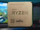 O APU de mesa AMD Ryzen 7 5700G apresenta um Radeon Vega 8 iGPU. (Fonte da imagem: Chiphell/MakeUseOf - editado)