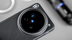 O Vivo X200 Ultra com grip e teleconversor: os críticos já tiraram fotos e vídeos incríveis com a nova câmera Zeiss (Fonte da imagem: Weibo)
