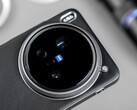 O Vivo X200 Ultra com grip e teleconversor: os críticos já tiraram fotos e vídeos incríveis com a nova câmera Zeiss (Fonte da imagem: Weibo)
