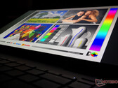 O laptop dobrável de 17 pol. HP está se moldando com seu fornecedor de filme de capa flexível OLED revela