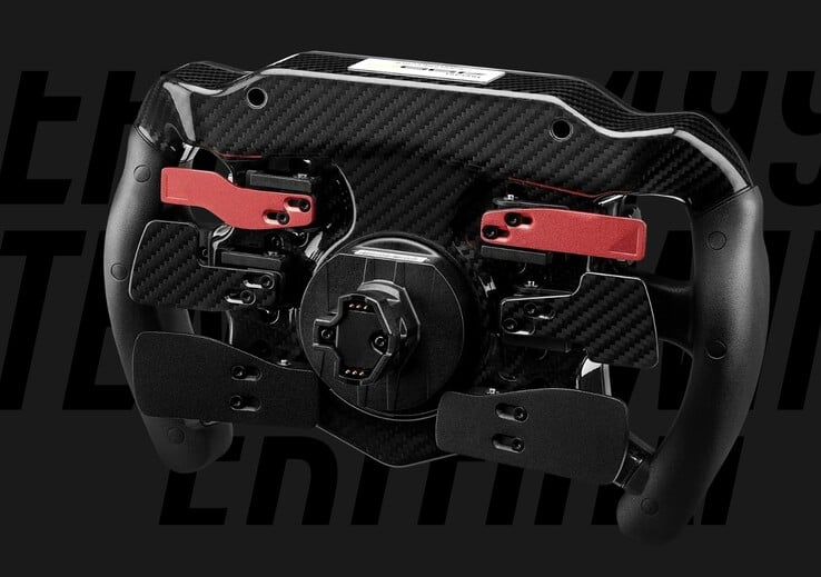 O volante Thrustmaster Ferrari 499P possui dois pedais de câmbio em fibra de carbono, além de quatro pedais analógicos de metal.