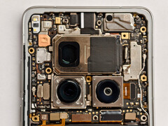 O Vivo X200 Ultra tem um conjunto enorme de câmeras traseiras. (Fonte da imagem: Vivo)