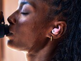 Os Powerbeats Fit estão disponíveis em quatro cores, incluindo o rosa. (Fonte da imagem: Apple)