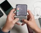 Apesar de possuir um teclado, o Clicks Communicator é relativamente compacto.
