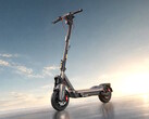 A scooter elétrica Segway Max G3 Plus chega com modo de potência extra de 2.200 W, permitindo uma aceleração de 0 a 15 mph em 2,4 segundos.