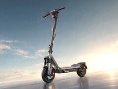 A scooter elétrica Segway Max G3 Plus chega com modo de potência extra de 2.200 W, permitindo uma aceleração de 0 a 15 mph em 2,4 segundos.