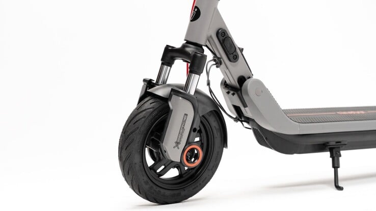A trotinete elétrica Segway E3 Go circula sobre pneus de 10