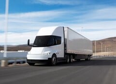 A Tesla inicia as entregas dos caminhões Semi de produção em sua fábrica em Sparks, Nevada