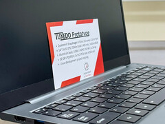 A Tuxedo poderia retomar seu trabalho com o SoC Snapdragon X2 Elite. Na foto: Um protótipo equipado com o Snapdragon X Elite. (Fonte da imagem: Tuxedo)