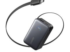 O power bank A1638 possui um cabo e uma tela integrados (Fonte da imagem: Anker)