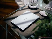 A versão Panther Lake do XPS 13 está disponível no acabamento Sky mostrado aqui.