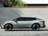 Um Kia EV4 estacionado em frente a um prédio (Fonte da imagem: Hyundai Motor Group via Unsplash)