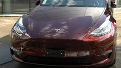 O Berlin Model Y em Midnight Cherry Red (imagem: Vision E Drive/YT)