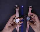 O YouTuber fica de mãos dadas com o Samsung Galaxy Watch 3 (Fonte de imagem: The Mobile Central)