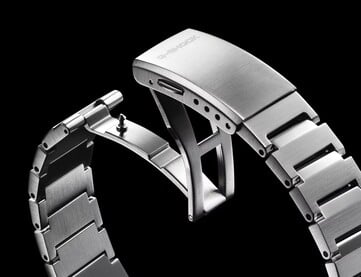 A pulseira de aço inoxidável do GST-B1000BD apresenta um fecho com botão de pressão