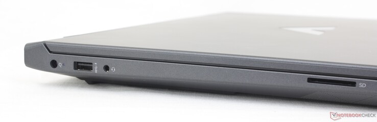 Esquerda: adaptador AC, USB-A (5 Gbps), fone de ouvido de 3,5 mm, leitor de cartão SD