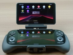 O Retroid Dual Screen Add-on pode espelhar a tela do seu computador de mão ou exibir um conteúdo diferente. (Fonte da imagem: Retroid Pocket)
