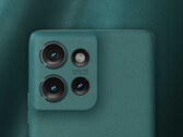 O Edge 50 chegou à Europa nas opções de cores Koala Grey, Jungle Green e Peach Fuzz. (Fonte da imagem: Motorola)