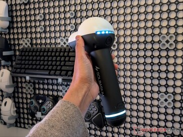 Pistola de massagem Solbasium S2 ligada.