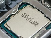 Amostra de qualificação Intel Alder Lake i9-12900K atingindo 5,3 GHz, segundo os rumores, 800 pontos mais rápido que o AMD Ryzen 5950X nos testes multi-core Cinebench R20