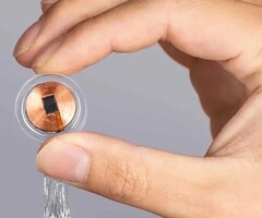 Um chip cerebral da Neuralink (Fonte da imagem: Neuralink)