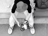 O DJI Neo está prestes a decolar, conforme confirmado por uma certificação da FCC. É provável que ele seja um drone hover superleve e dobrável. (Fonte da imagem: OsitaLV)
