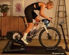 O Garmin Tacx NEO 3M pode simular várias superfícies, incluindo cascalho e paralelepípedos. (Fonte da imagem: Garmin)