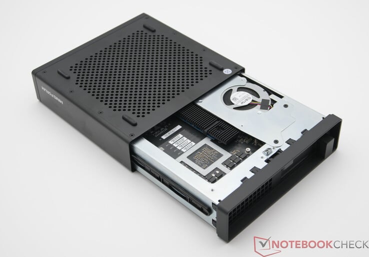 O Minisforum MS-A2 pode ser aberto sem ferramentas