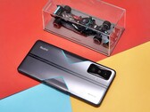 O Redmi K50 Gaming também é vendido em um modelo Mercedes-AMG Petronas F1 Edition, de disponibilidade limitada. (Fonte: Ice Universe)
