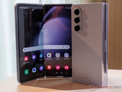 A Samsung lançou o Galaxy Z Fold5 em agosto de 2023. (Fonte: Marcus Herbrich em Notebookcheck)