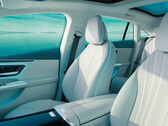 O sedan EQE oferece um interior luxuoso (imagem: Mercedes)