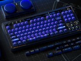 O Teclado Mecânico 8BitDo Retro 87 Mecha Break: Panther Edition tem luzes RGB. (Fonte da imagem: 8BitDo)