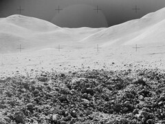 Vista em close de uma parte de uma cratera fotografada durante o terceiro moonwalk na superfície lunar da Apollo 15 (Fonte da imagem: NASA; cortada)