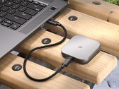 O SSD EX400U externo é extremamente rápido graças ao USB 4 (Fonte da imagem: Corsair)