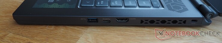Lado direito: USB-A 3.2 Gen 2, USB-C 3.2 Gen 2 (incl. DisplayPort), HDMI, Kensington lock