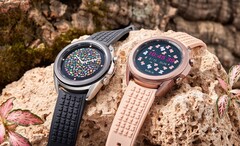 O Galaxy Watch TOUS vem com uma pulseira de relógio diferente e um mostrador de relógio mais pré-carregado. (Fonte de imagem: Samsung)
