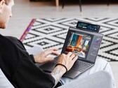 O Lenovo Magic Bay permite, entre outras coisas, que os laptops sejam expandidos com uma segunda tela. (Fonte da imagem: Lenovo)