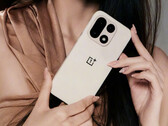 Há rumores de que o OnePlus 15 tenha 8,1 mm de espessura. Na foto: uma imagem promocional do telefone. (Fonte da imagem: OnePlus)